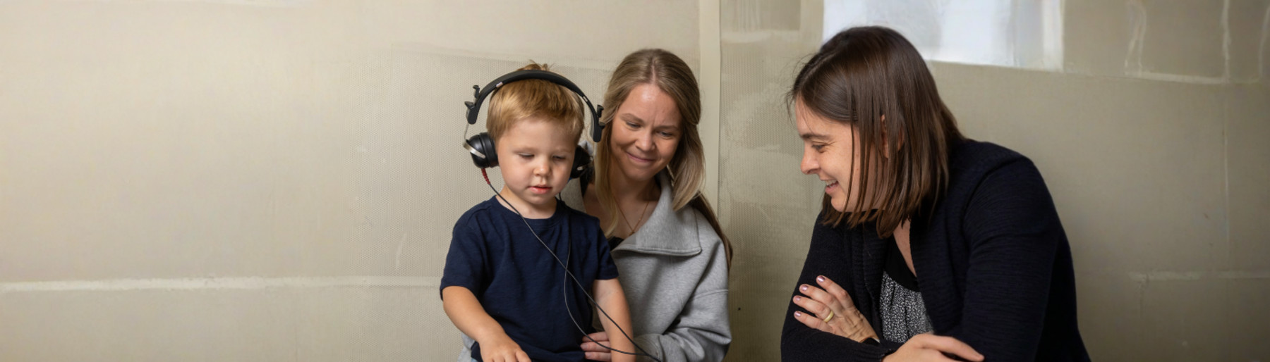 boy learning test with mother and researcher